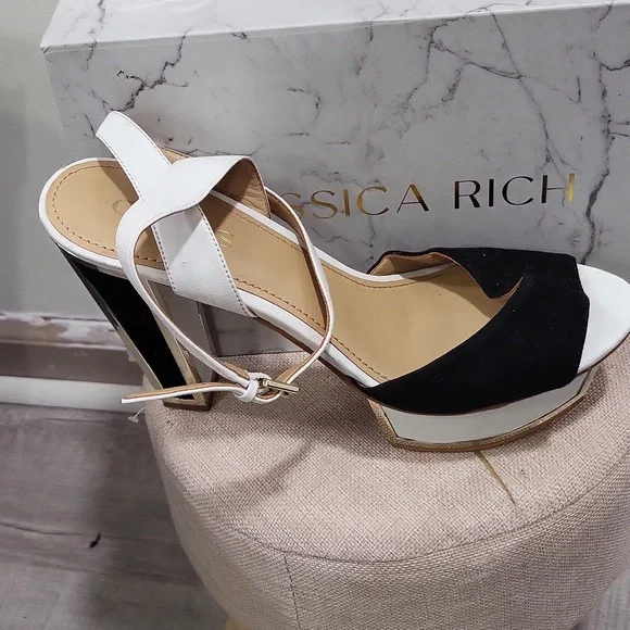 GUESS - Picture 3 of 10